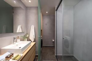 Quiet & Cozy, Aura House