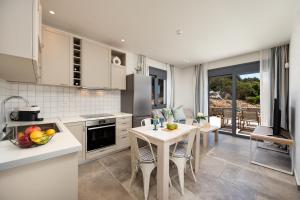 Quiet & Cozy, Aura House