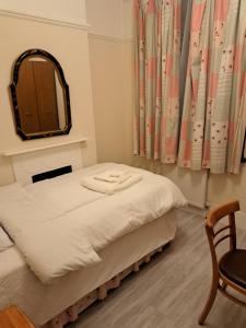 Single Room- London Seven Kings Train Station
