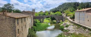 Maisons de vacances Tournissan L'Auberge du Chateau avec ca piscine : photos des chambres