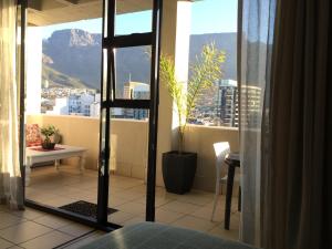 Apt 67 Long Street no loadshedding