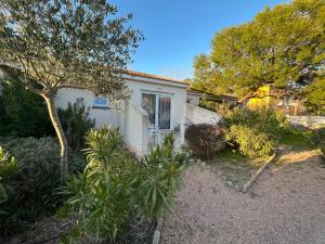 Mini Villa 63 proche plage dans résidence avec piscine à Favone