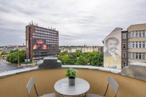 Super Large - Super Comfy with Balcony