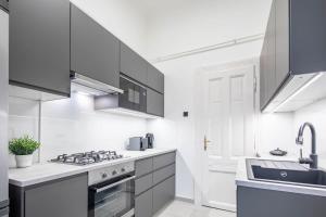 Super Large - Super Comfy with Balcony