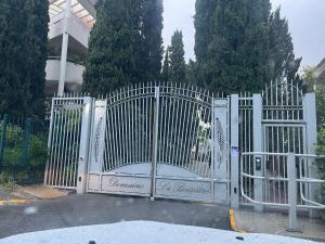 Agréable chambre et salle de bain privée dans notre appartement partagé