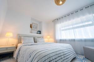 Oasis Santorina Pool Sea Sky