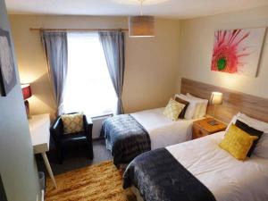 Quayside property 3BR 6 beds & Onsite Parking