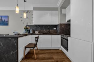 Mokotów Apartment - Park, Metro & Shops nearby - by Rentujemy