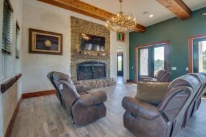 Stunning Ranch Villa Private Pool and Hot Tub!