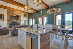 Stunning Ranch Villa Private Pool and Hot Tub!