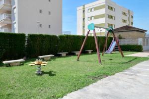 Bright 2 Bed Apartment with pool - Solo Familias