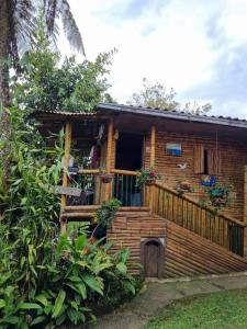 Finca la Divisa. Senderos de la MontaƱa