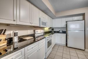 Luxury 4 bedroom Condo - Yacht Club