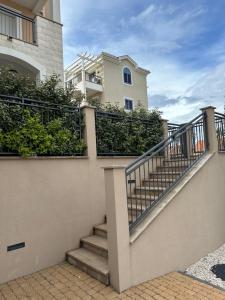 LUSTICA BAY GARDEN APARTMENT, Centrale