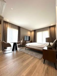 LUSTICA BAY GARDEN APARTMENT, Centrale