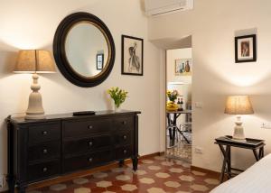 One-Bedroom Apartment with Balcony
