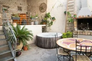 Maison atypique, grande terrasse avec jacuzzi - 蒙塔尼亚克
