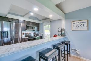 Lake-View Margaritaville Retreat with Screened Porch