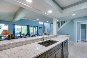 Lake-View Margaritaville Retreat with Screened Porch