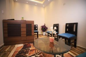 Happy Day Pyramids View Hotel