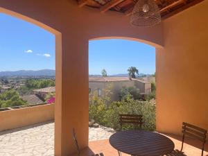 Maisons de vacances Maisonnette calme vue collines : photos des chambres