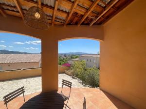 Maisons de vacances Maisonnette calme vue collines : photos des chambres
