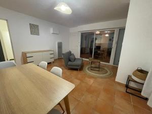 Maisons de vacances Maisonnette calme vue collines : photos des chambres