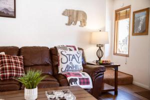 The Bear Cave Summit Unit B ! Game room & Hot tub