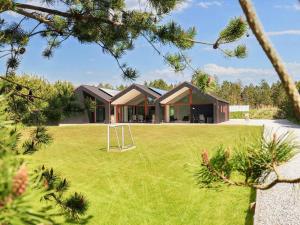 10 person holiday home in Jerup-By Traum