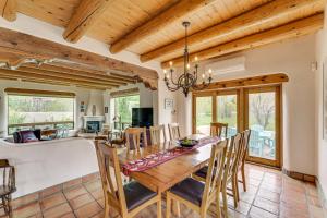 Arroyo Seco Adobe w Hot Tub Near Taos Ski Valley!