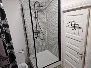 Private room at Ceausescus place in Old City Unirii Square