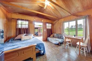 Dog-Friendly Cabin Near Pymatuning Lake!
