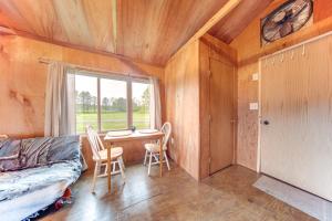 Dog-Friendly Cabin Near Pymatuning Lake!