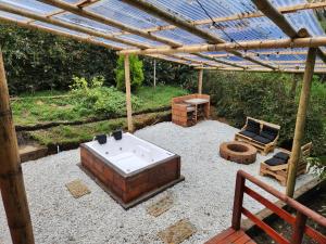 Cabaña en la Naturaleza con Jacuzzi - Santa Elena