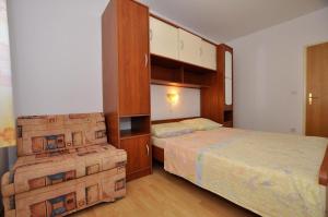 Family friendly seaside apartments Slatine, Ciovo - 23108