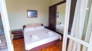 Apartments by the sea Promajna, Makarska - 23184