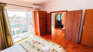 Apartments by the sea Promajna, Makarska - 23184