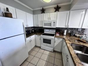 Pelican Beach 0807 by Pelican Beach Management