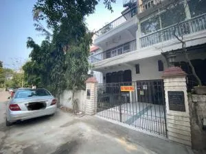 Independent Spacious Fully Furnished Room in House - Indraprast