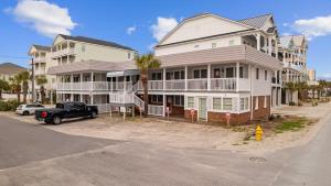 Cherry Grove efficiency just steps from the beach