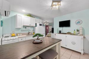 Cherry Grove efficiency just steps from the beach