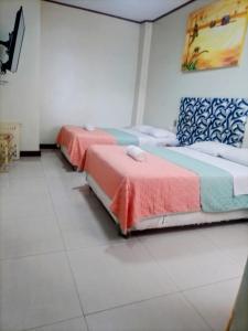 301 RV APARTMENTS IQUITOS PERU-Apartamento tercer pico con balcón hacia piscina