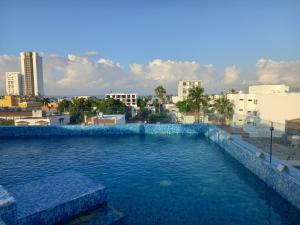 Malecón espacio alberca comodidad y playa