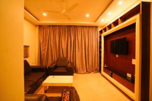 Golden Villa - Duplex House With Private Theater - Near To Alipiri And Bhudevi TTD Ticket Counter And Kapilateertham