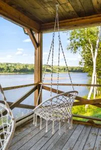 Knotty Pines 4 Bedroom with Waterfront Views - Мірамічі