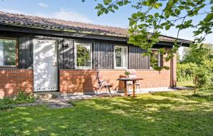 3 Bedroom Lovely Home In Høng