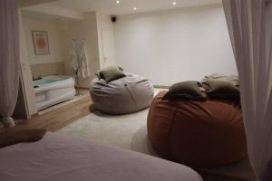 Appartements Logement amoureux de luxe colle a PARIS : photos des chambres