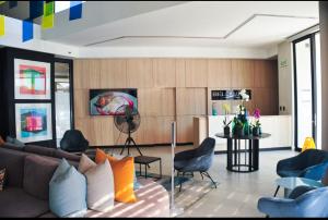 Contemporary Home @ BellaMare