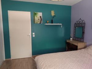 Sejours chez l'habitant Appartement entier Cozy Rdj Parking gratuit, proche tramway, stade OL, ARENA, Eurexpo, Aeroport StExupery, Gare TGV Lyon Partdieu : photos des chambres
