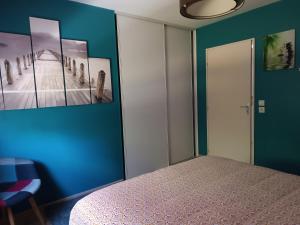 Sejours chez l'habitant Appartement entier Cozy Rdj chambre double proche stade OL, Eurexpo, Aeroport StExupery : Chambre Double - Accessible aux Personnes à Mobilité Réduite